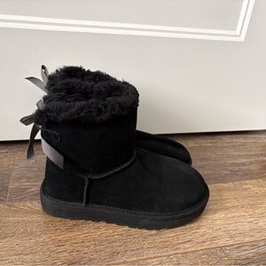 UGG Black Shearling Ribbon Back Boots Sz 5